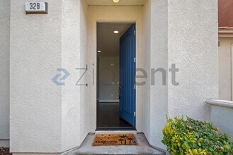 328 Selby Lane in Livermore, CA - Foto de edificio - Building Photo