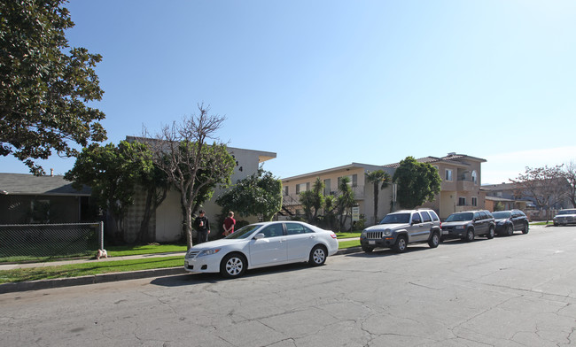 244 W Tujunga Ave in Burbank, CA - Building Photo - Building Photo