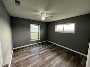 122 S 10th St in Sanger, TX - Building Photo - Building Photo