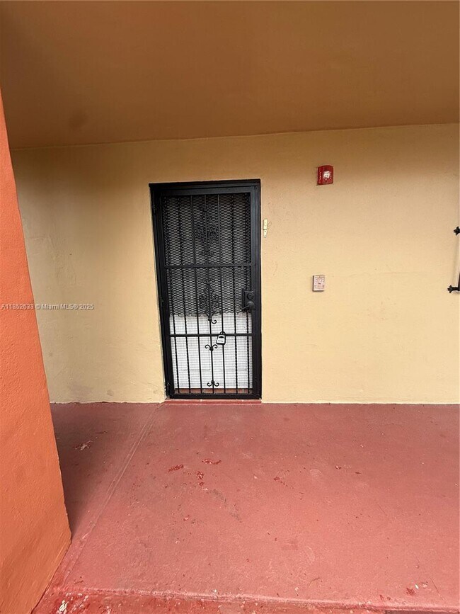 2313 W 60th St in Hialeah, FL - Building Photo - Building Photo