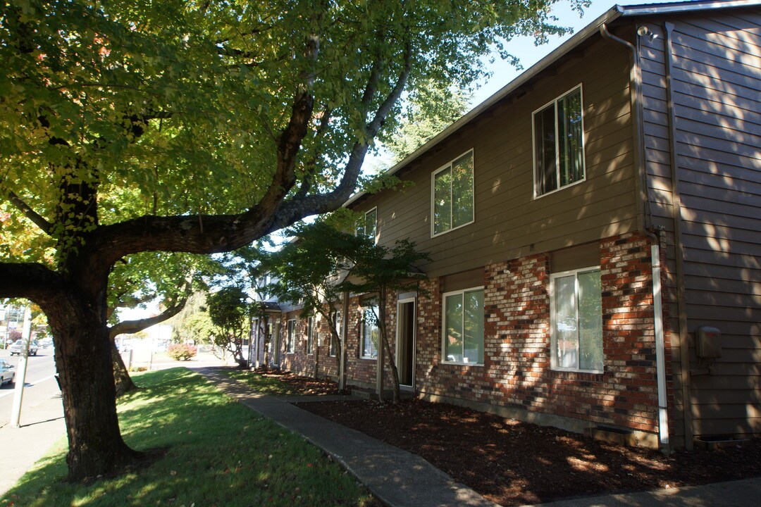 Carrington Square in Portland, OR - Foto de edificio