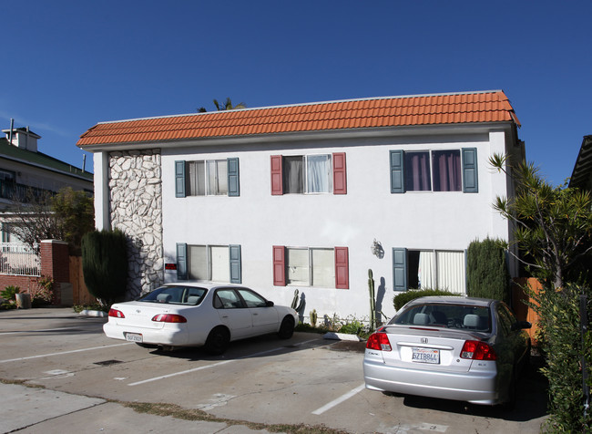 2482 B St in San Diego, CA - Building Photo - Building Photo