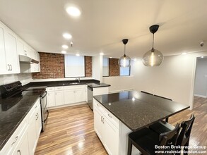 45 Hemenway St, Unit 26 in Boston, MA - Building Photo - Building Photo