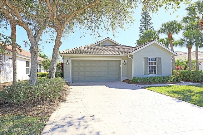 1579 Whispering Oaks Cir in Naples, FL - Building Photo - Building Photo