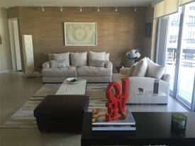 19101 NE 36th Ct in Aventura, FL - Building Photo