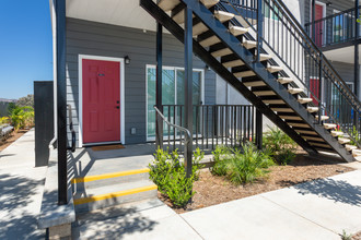 Saranac Villas in San Diego, CA - Foto de edificio - Building Photo