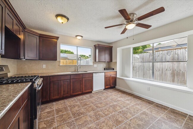 2739 Amaranth Dr in Houston, TX - Building Photo - Building Photo