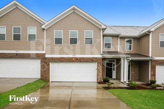 property at 10721 Rivergate Dr NW