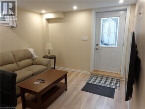 76 Lynch Cir in Guelph, ON - Building Photo - Building Photo