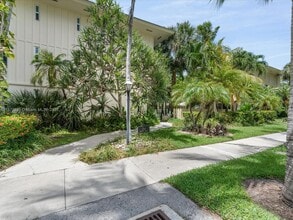 255 Sunrise Dr in Key Biscayne, FL - Building Photo - Building Photo