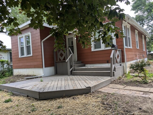 property at 1210 N Broadway Ave