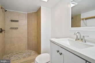 471 Florida Ave NW in Washington, DC - Building Photo - Building Photo