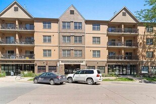 332 S Linn St, Unit 406
