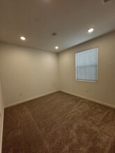1724 Eiffel St in Lincoln, CA - Building Photo - Building Photo