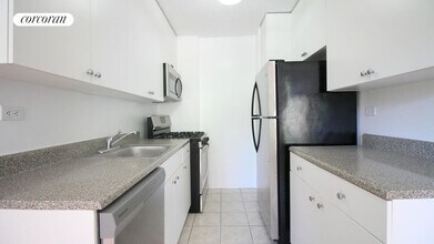 621 Amsterdam Ave in New York, NY - Building Photo - Building Photo