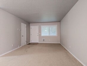 328 S Davies Rd in Lake Stevens, WA - Building Photo - Building Photo