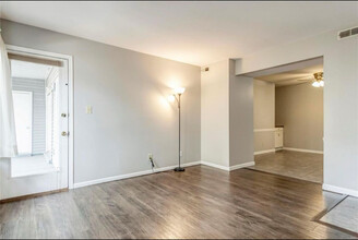 1004 King Dr in St. Charles, MO - Foto de edificio - Building Photo