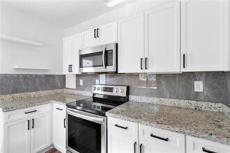 2350 SW 26th St in Miami, FL - Building Photo - Building Photo