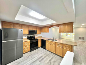 2140 Corbin Pl in Palm Harbor, FL - Building Photo - Building Photo