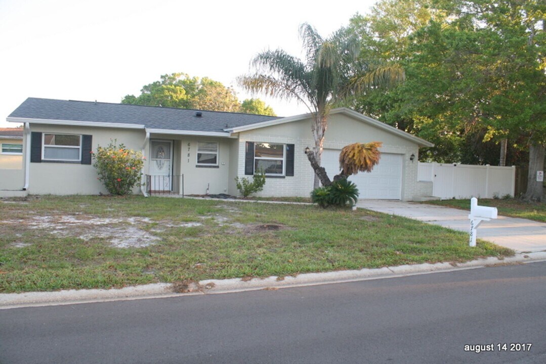 6781 297th Ave N in Clearwater, FL - Building Photo
