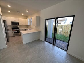 261 SW 159th Way in Pembroke Pines, FL - Building Photo - Building Photo