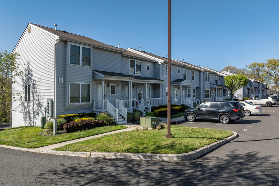 Peachtree Village in Cliffwood, NJ - Building Photo