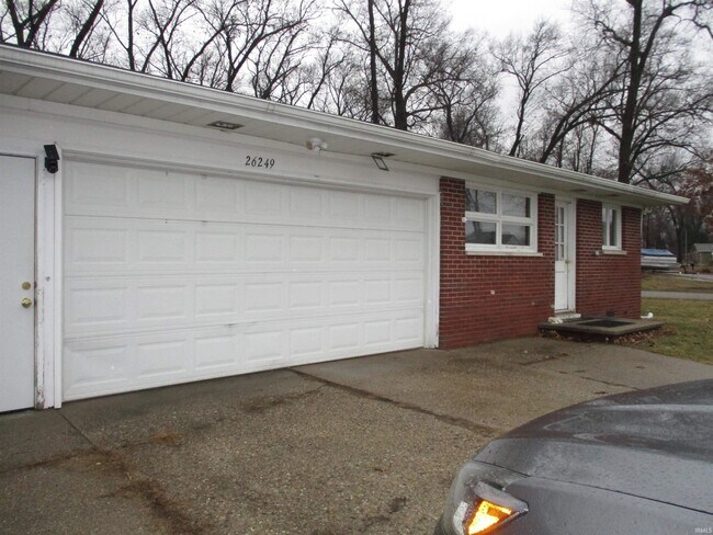 26249 Cottage Ave in Elkhart, IN - Building Photo - Building Photo