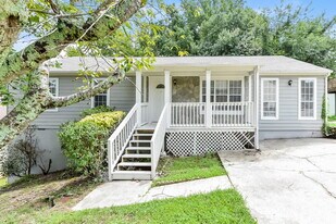 564 Crestridge Ct in Stone Mountain, GA - Building Photo