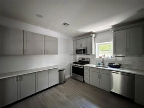 9 W 19th St, Unit 1915 in Huntington Station, NY - Building Photo - Building Photo