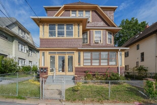 140 Kent Ave in Bridgeport, CT - Building Photo