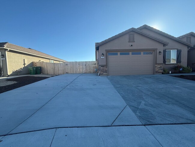 1038 Garden Pond Way in Spanish Springs, NV - Building Photo - Building Photo