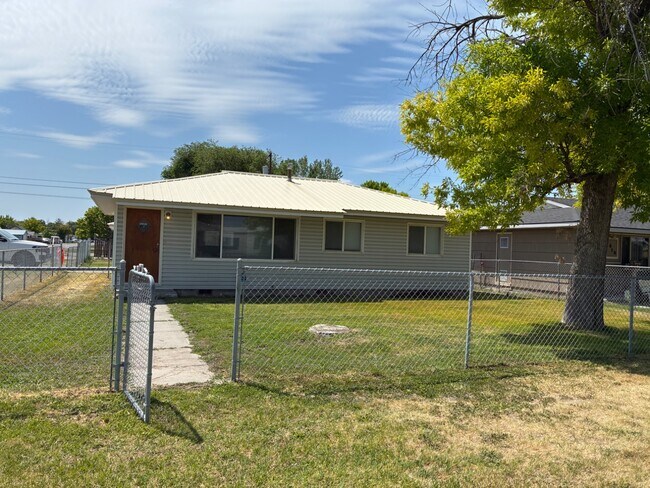 658 Oriental Ave in Burley, ID - Building Photo - Building Photo