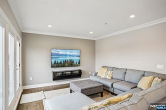 343 The Promenade in Edgewater, NJ - Building Photo - Building Photo