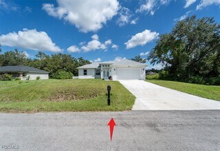 1508 Hibiscus Ave in Lehigh Acres, FL - Building Photo - Building Photo