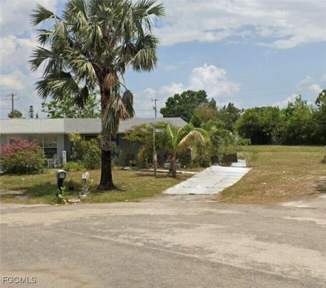 property at 1100 Vineyard Pl