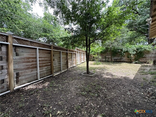 420 W San Antonio St