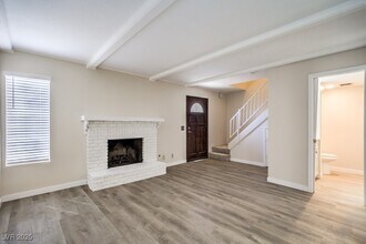 3683 Villa Knolls E Dr in Las Vegas, NV - Building Photo - Building Photo