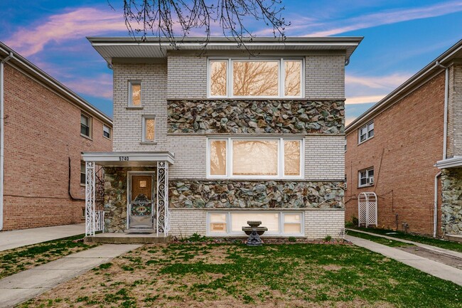 5740 N Lowell Ave in Chicago, IL - Building Photo - Building Photo