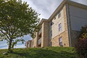 Lakewood Village in Springfield, MO - Building Photo - Building Photo