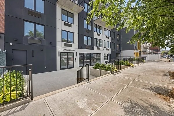 134 Erasmus St