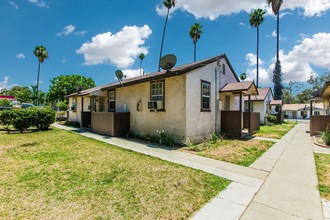 455-465 Iowa Ave in Riverside, CA - Building Photo - Building Photo