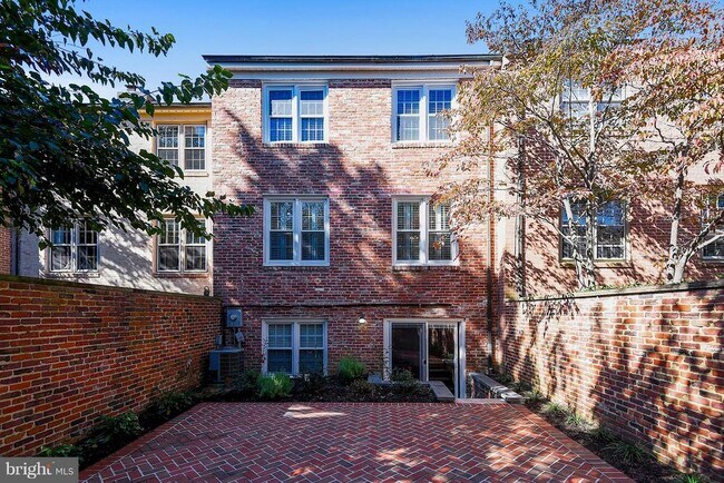 6317 Olde Towne Ct in Alexandria, VA - Building Photo - Building Photo