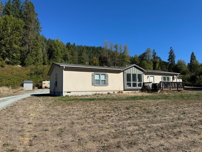 22170 Tiller Trail Hwy in Days Creek, OR - Building Photo - Building Photo