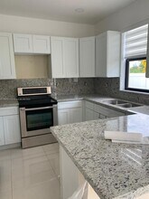 3399 W 90th Terrace in Hialeah, FL - Building Photo - Building Photo