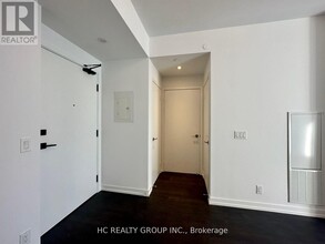 55-4755 Mercer St in Toronto, ON - Building Photo - Building Photo