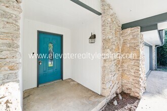 7212 E 76th St in Tulsa, OK - Foto de edificio - Building Photo
