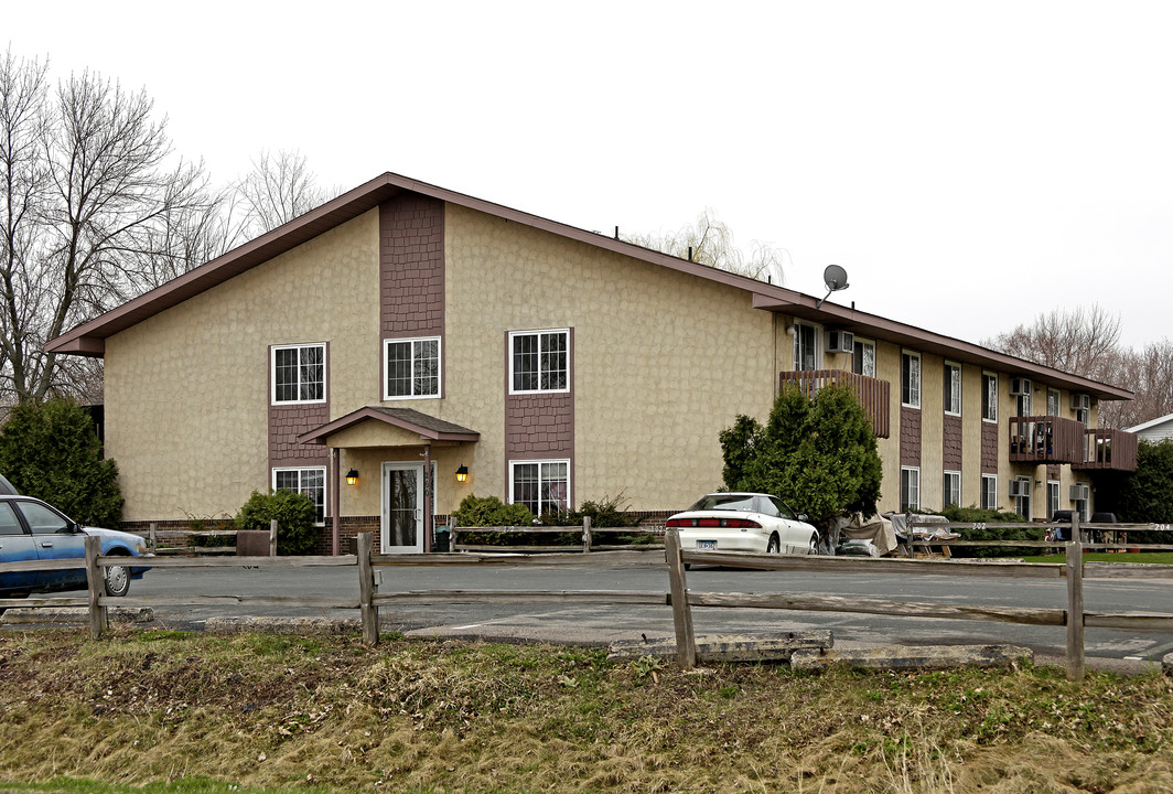 260 Buffalo Ave N in Montrose, MN - Foto de edificio