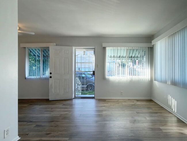 290 W 19th St in Long Beach, CA - Building Photo - Building Photo