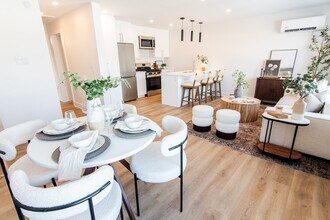 140 Young St in Ottawa, ON - Building Photo - Building Photo