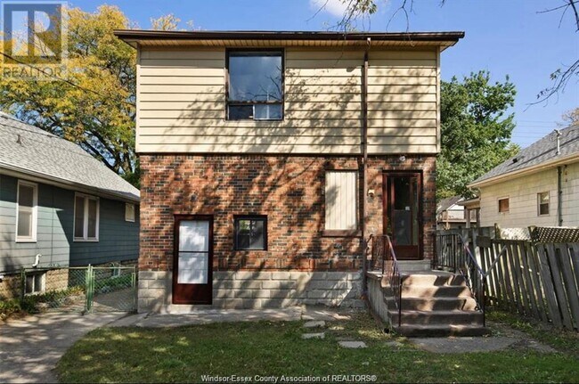 2241 Mercer St in Windsor, ON - Building Photo - Building Photo